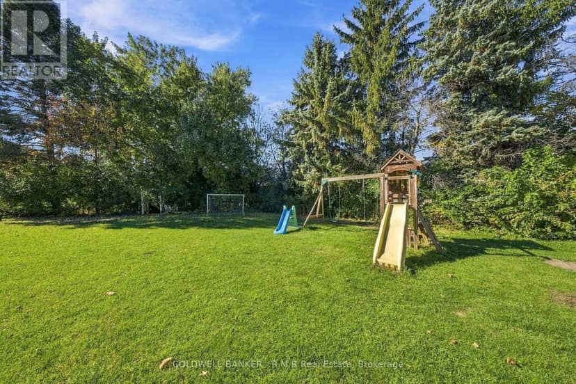 34 Helen Crescent — photo 15 of 40