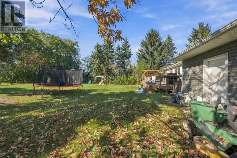 34 Helen Crescent — photo 12 of 40