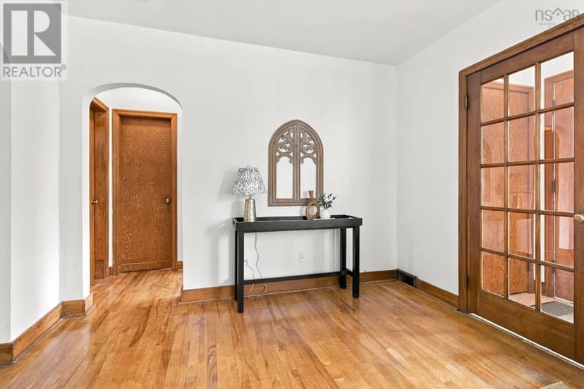 8 Rodney Road — photo 9 of 40