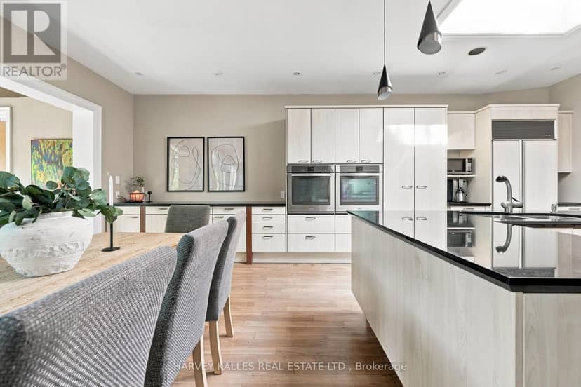 41 Hurlingham Crescent — photo 21 of 40