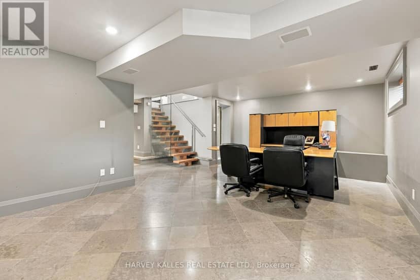41 Hurlingham Crescent — photo 36 of 40