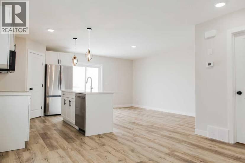 9524 114 Avenue — photo 11 of 40