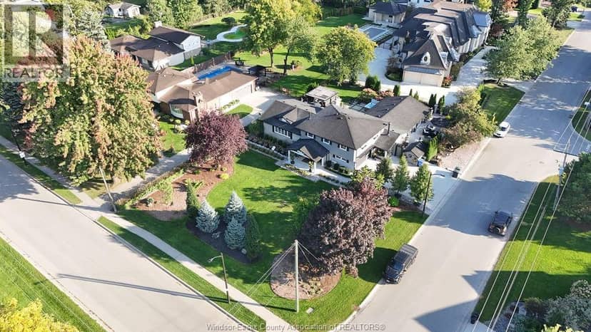 375 Russell Woods Drive, Lakeshore