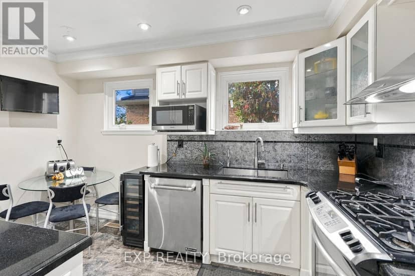 88 Valdor Drive, Toronto, photo 2