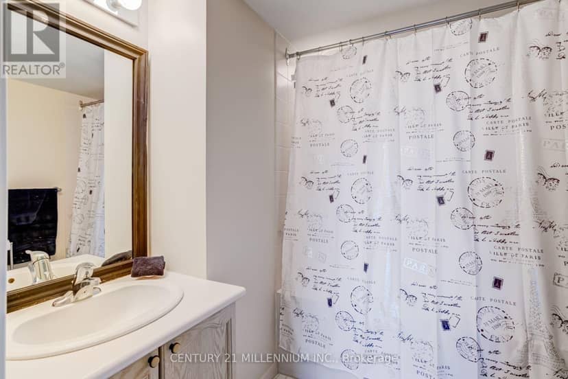 909 - 237 King Street W — photo 18 of 30