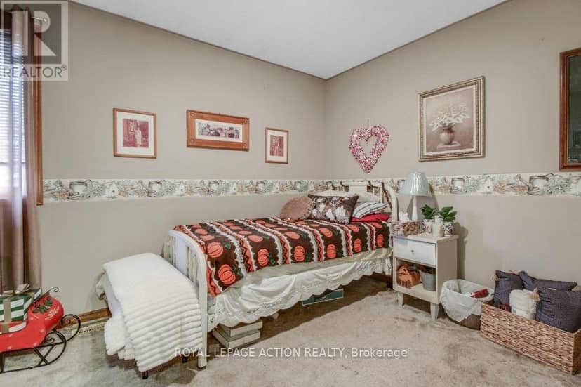 72 Lynden Hill Crescent — photo 10 of 23
