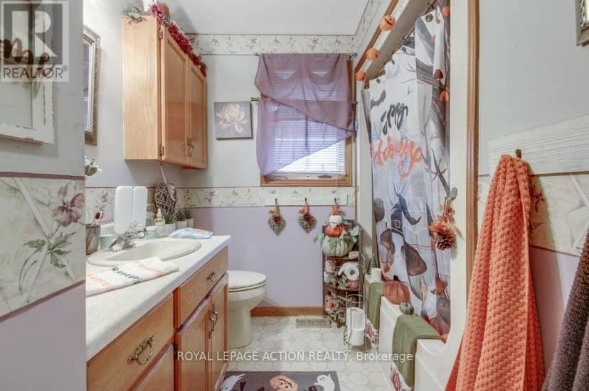 72 Lynden Hill Crescent — photo 9 of 23