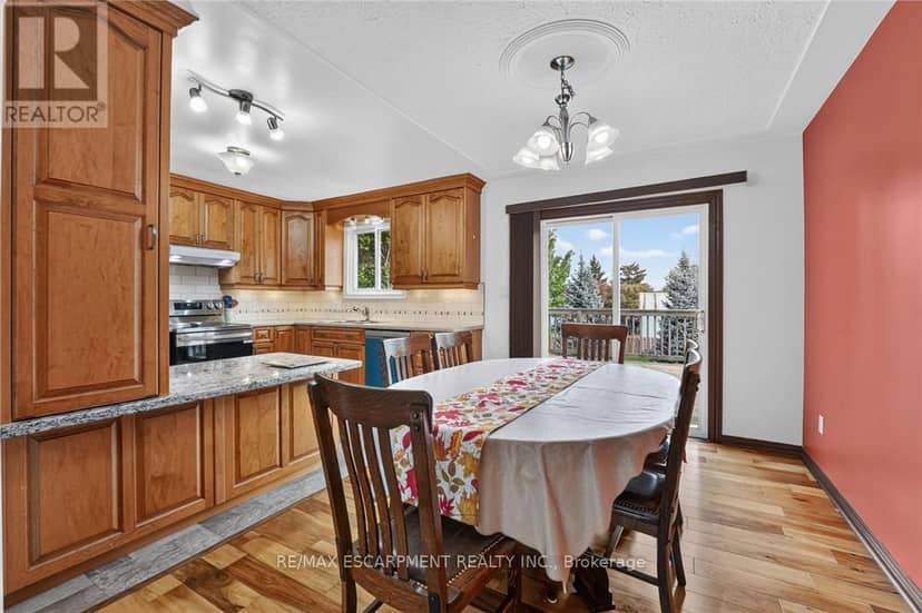 5 Brooks Circle — photo 11 of 40