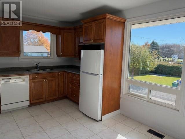 195 Donald Street — photo 10 of 30