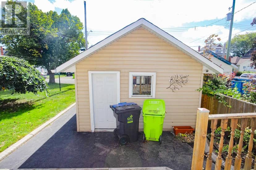 122 Alexandra ST — photo 12 of 40