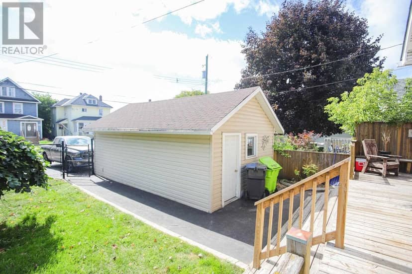 122 Alexandra ST — photo 13 of 40