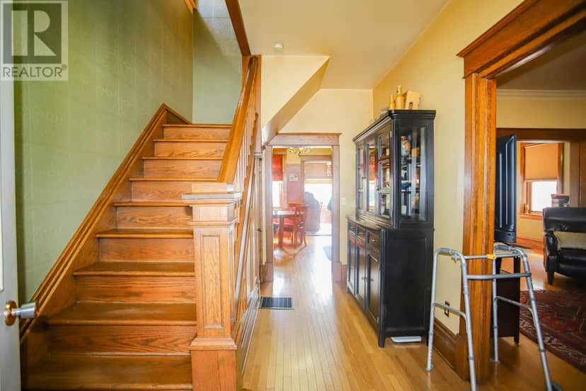 122 Alexandra ST — photo 18 of 40