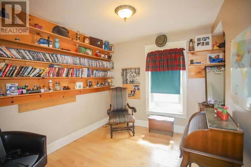 122 Alexandra ST — photo 32 of 40