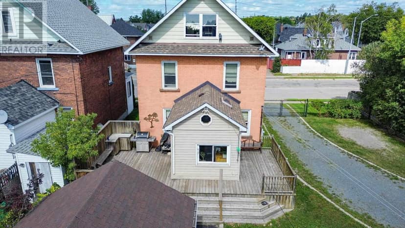 122 Alexandra ST — photo 4 of 40