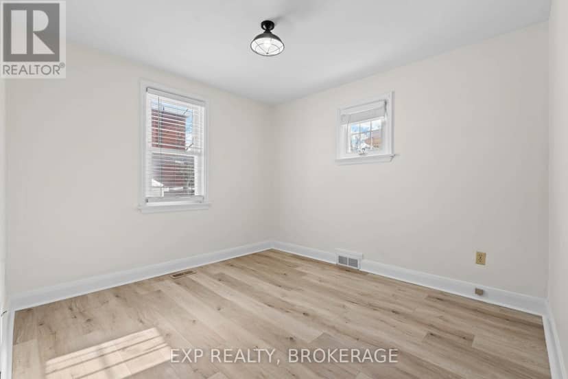 493 College Street — photo 12 of 40
