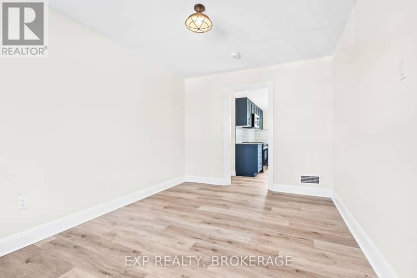 493 College Street — photo 23 of 40