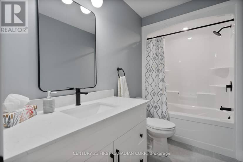 44 Postma Crescent — photo 13 of 30