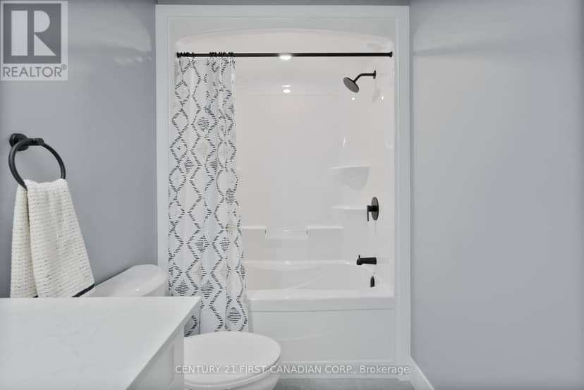 44 Postma Crescent — photo 14 of 30