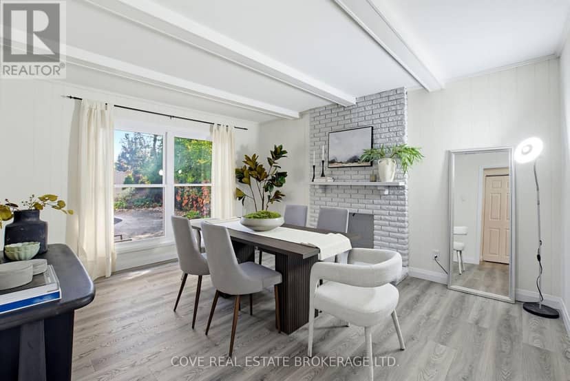 57 Lloyd Manor Crescent — photo 18 of 40