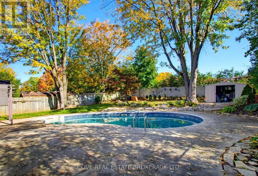 57 Lloyd Manor Crescent — photo 38 of 40