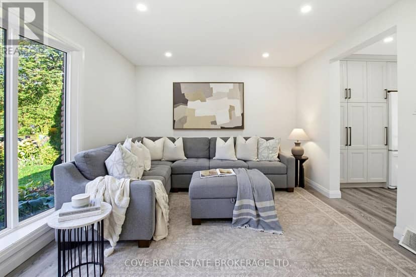 57 Lloyd Manor Crescent, London North, photo 7