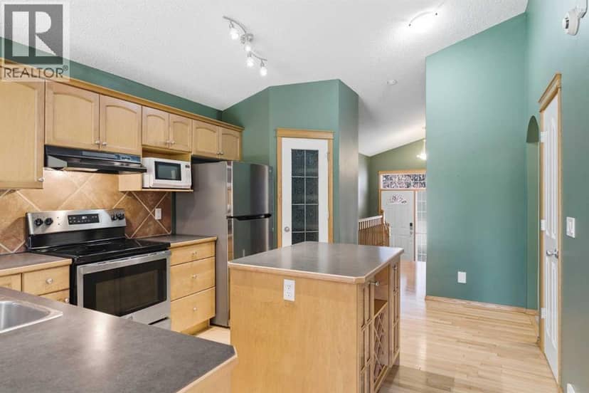 7 Royal Birch Green NW, Calgary, photo 4