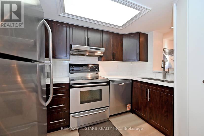 2112 - 15 Maitland Place — photo 13 of 40