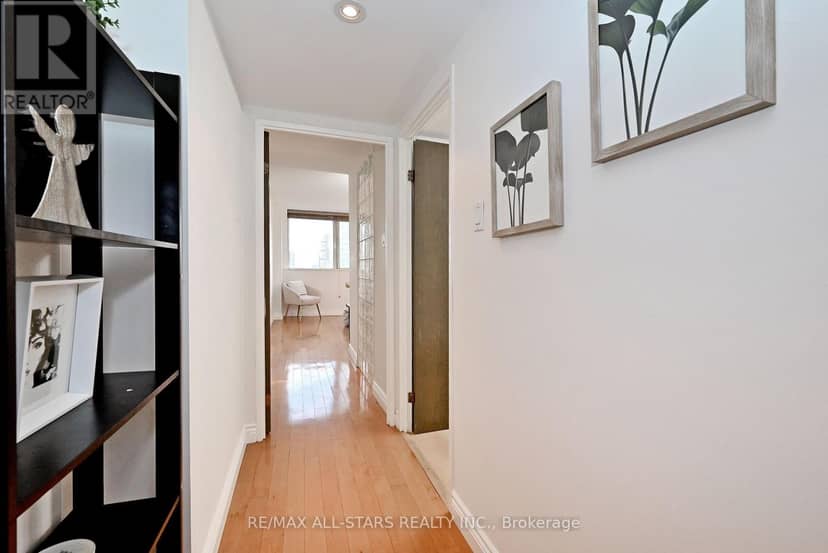 2112 - 15 Maitland Place — photo 16 of 40