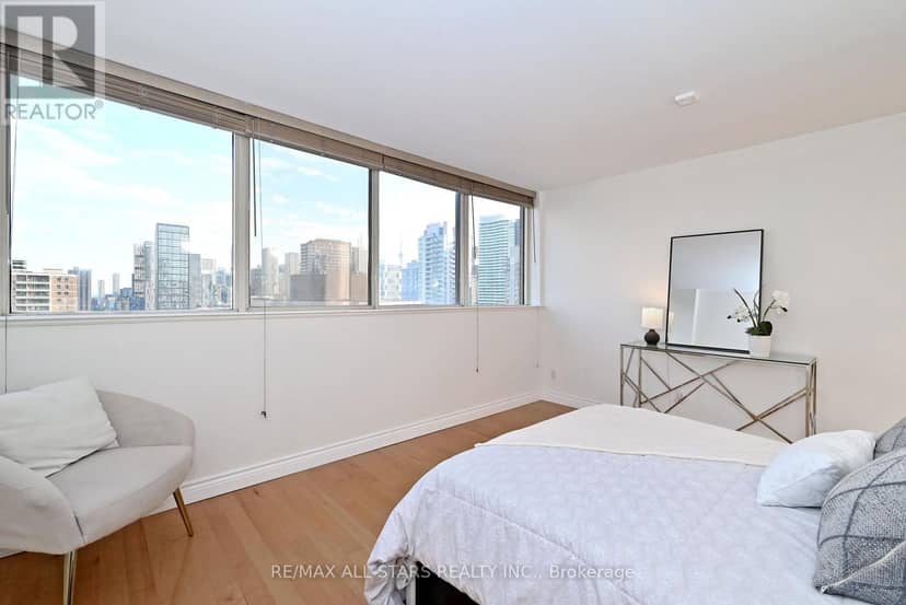 2112 - 15 Maitland Place — photo 18 of 40
