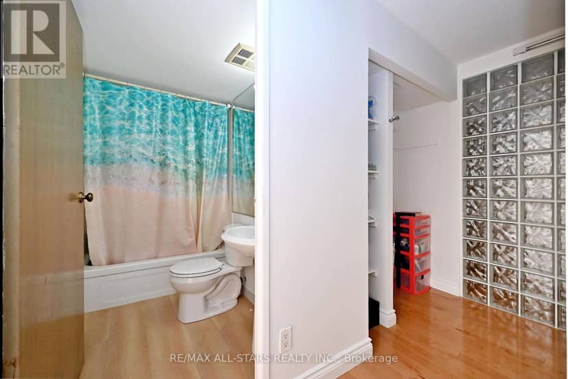 2112 - 15 Maitland Place — photo 21 of 40