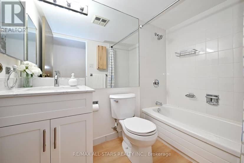 2112 - 15 Maitland Place — photo 26 of 40