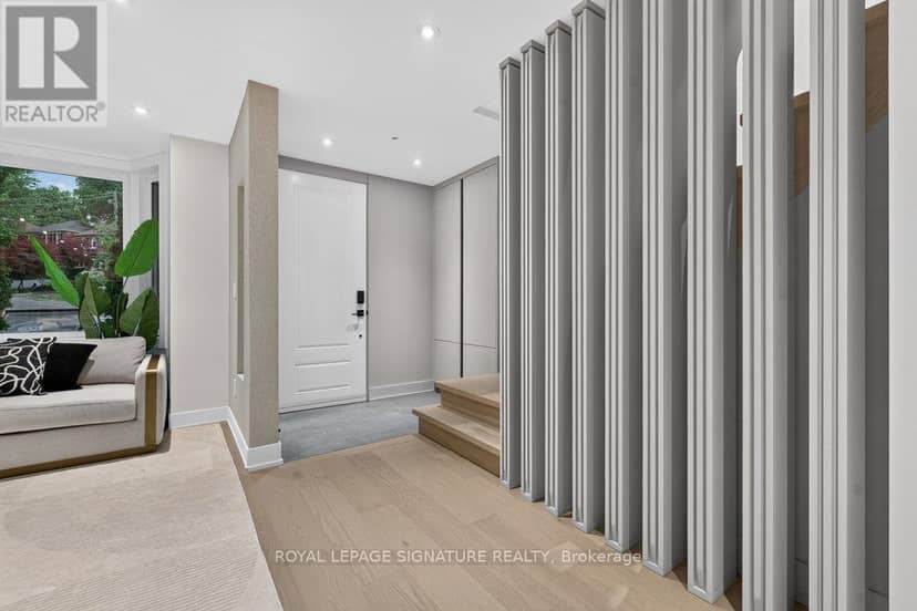 217 Chaplin Crescent, Toronto, photo 3
