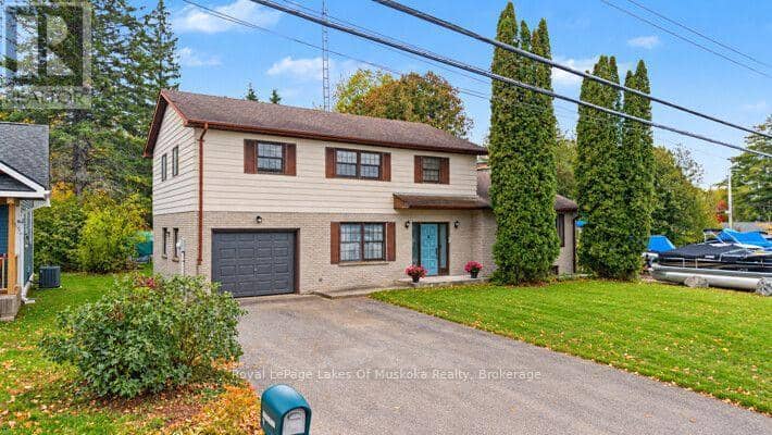 13 East Road, Lake of Bays