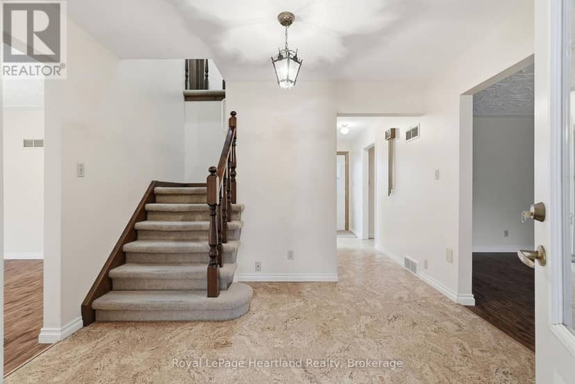 62 King Street N, Minto, photo 6