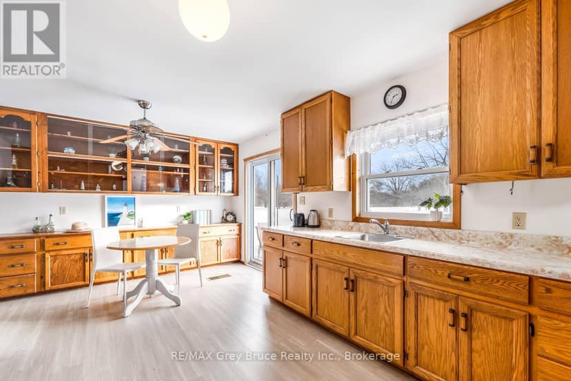 26 Maple Golf Crescent — photo 13 of 32