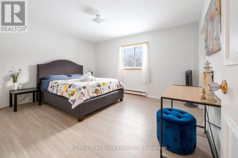 26 Maple Golf Crescent — photo 16 of 32
