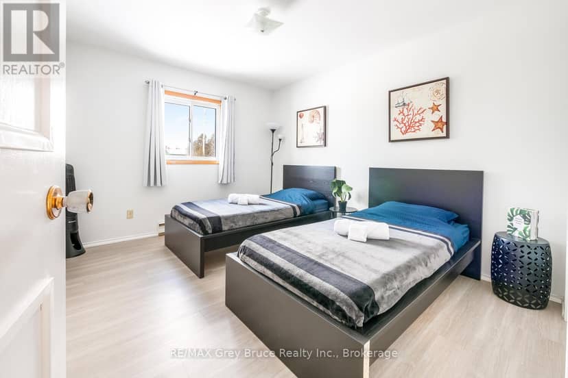 26 Maple Golf Crescent — photo 19 of 32