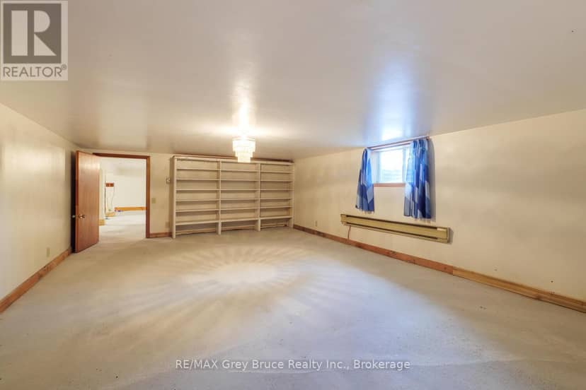 26 Maple Golf Crescent — photo 25 of 32