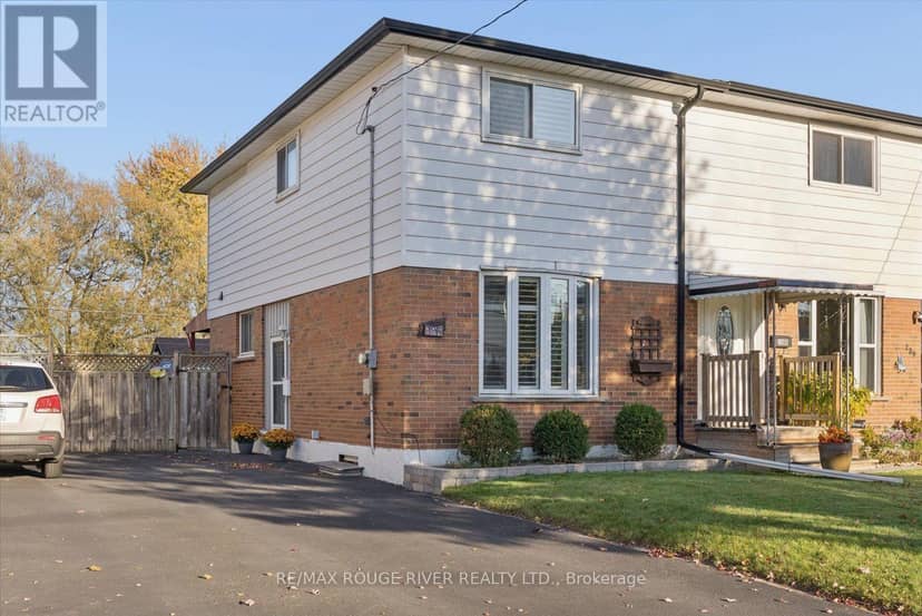 297 Durham Court, Oshawa, photo 2