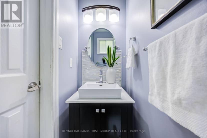 33 Anstead Crescent — photo 15 of 40