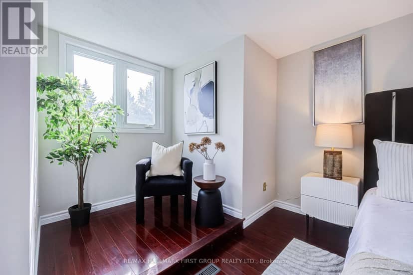 33 Anstead Crescent — photo 18 of 40