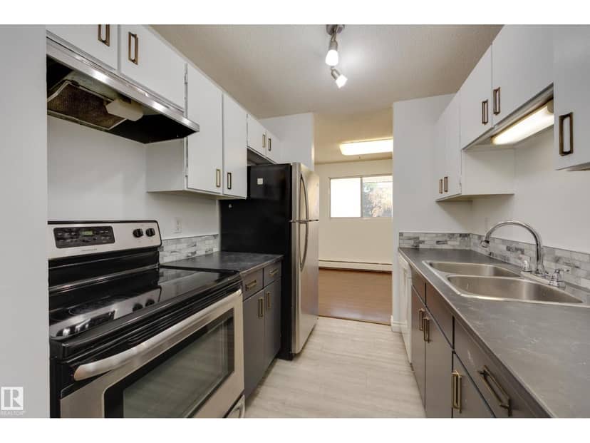 #4 10836 116 ST NW — photo 15 of 26