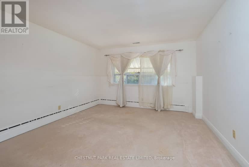 20 Strathroy Crescent — photo 15 of 21