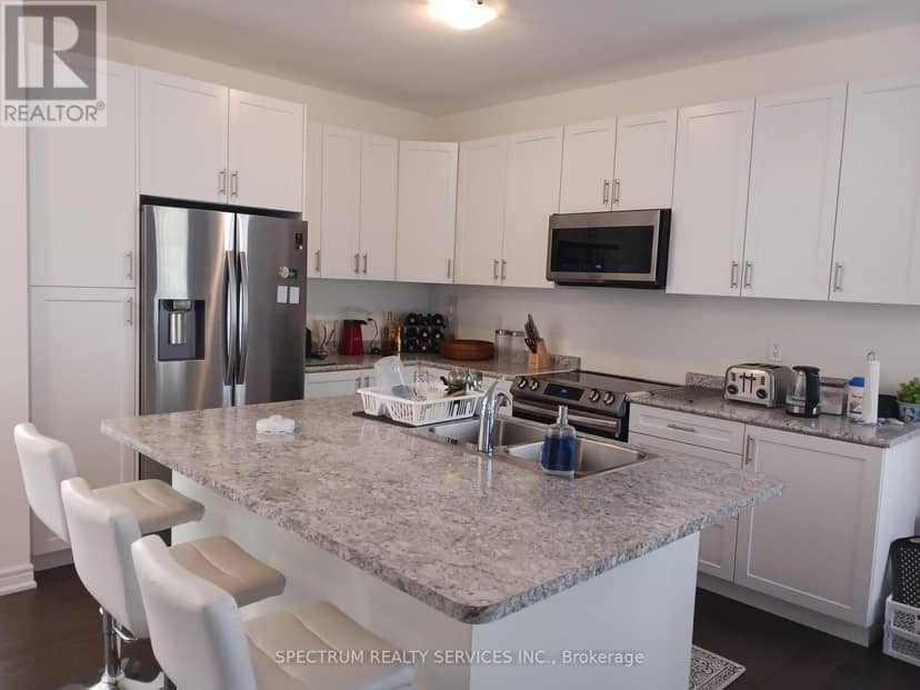 64 Regina Boulevard — photo 12 of 24