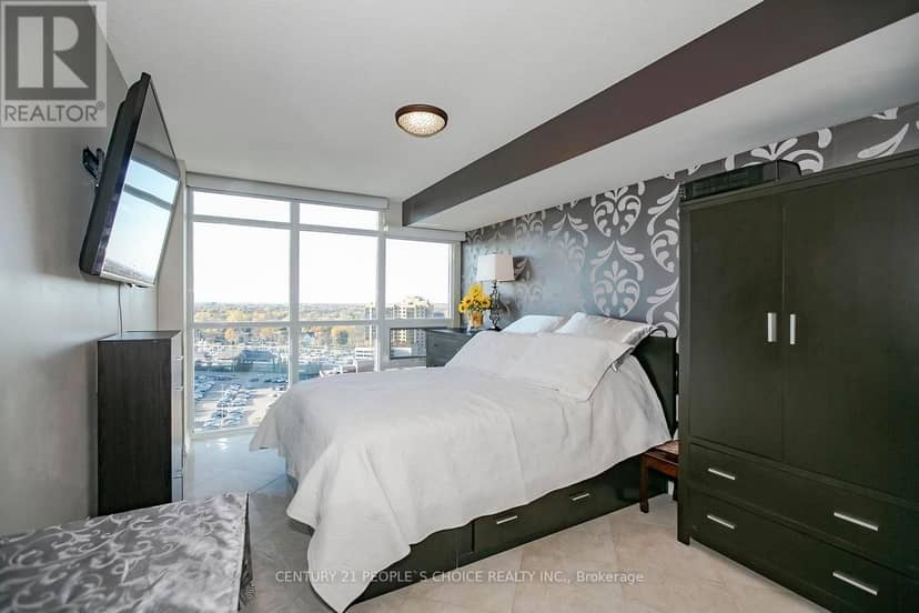 1512 - 9 George Street — photo 23 of 40