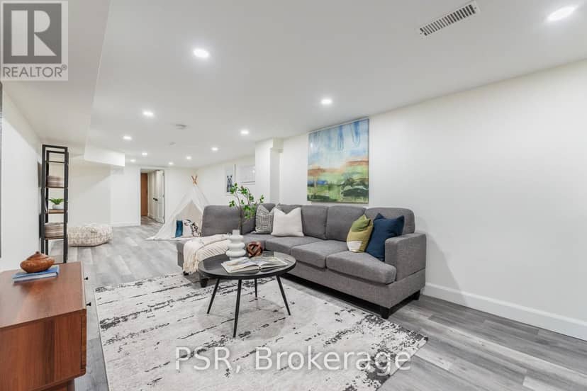 1045 Ossington Avenue — photo 32 of 40