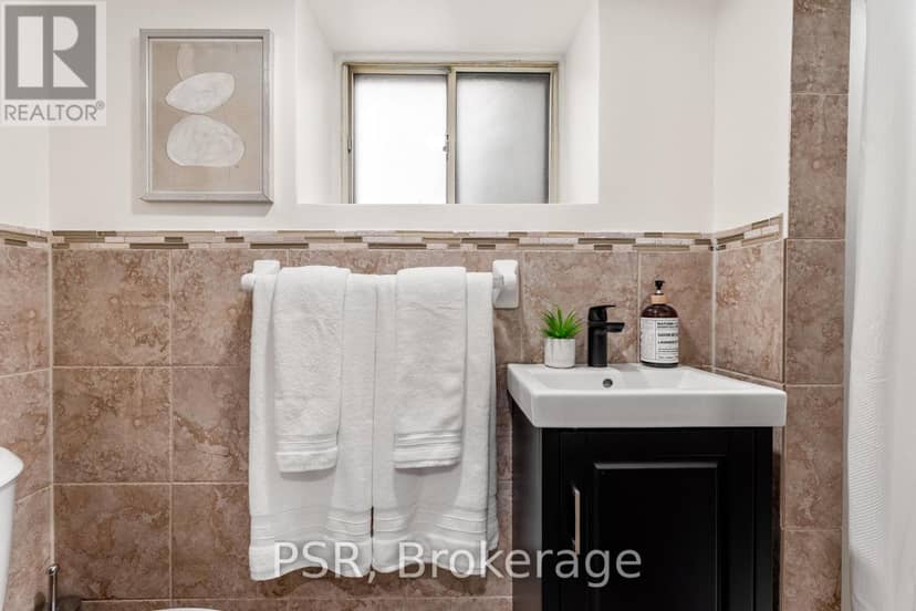 1045 Ossington Avenue — photo 38 of 40