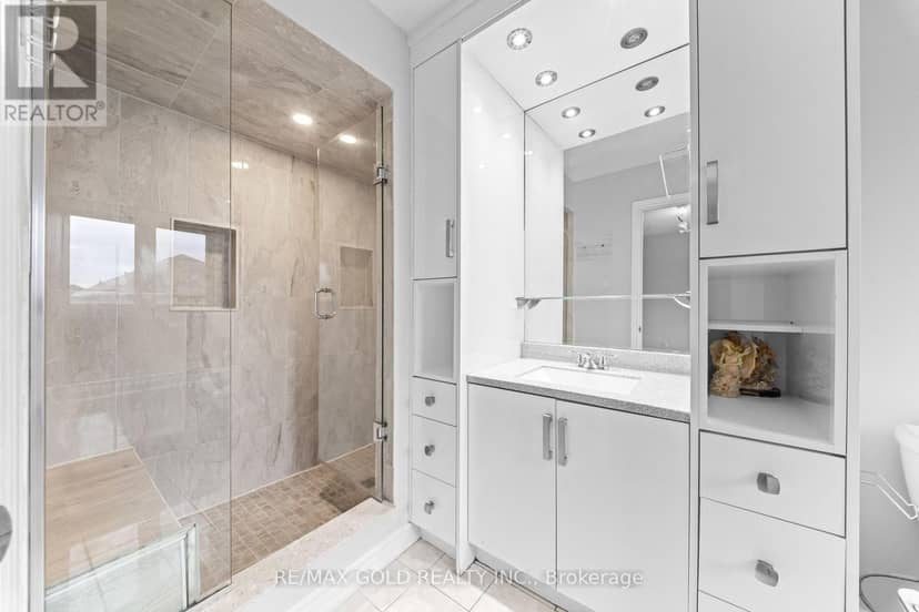 70 Crystalview Crescent — photo 12 of 28