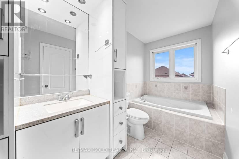 70 Crystalview Crescent — photo 13 of 28