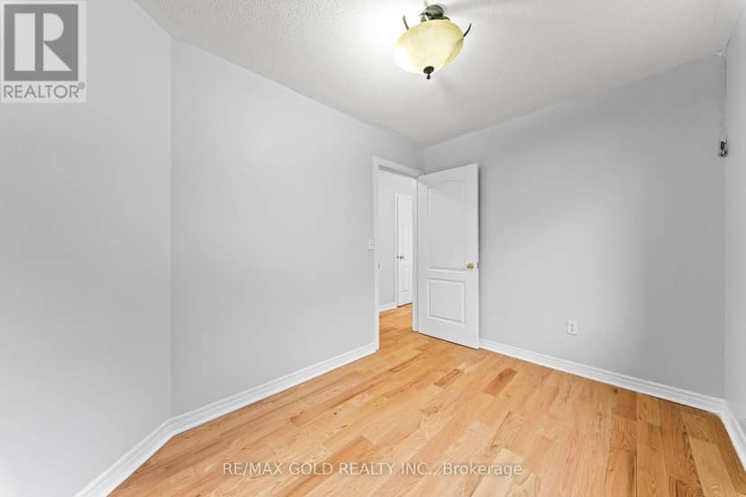 70 Crystalview Crescent — photo 18 of 28